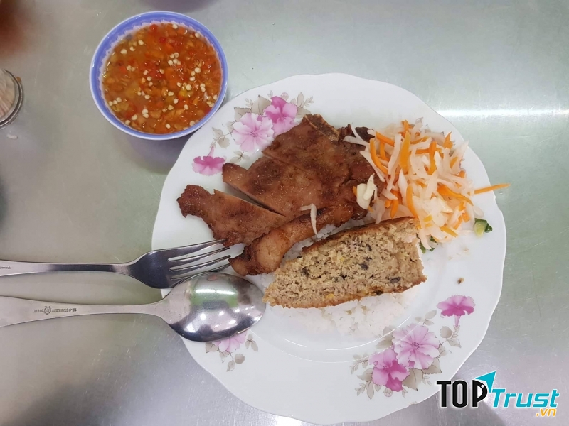 Cơm tấm sườn chả Thu Thảo