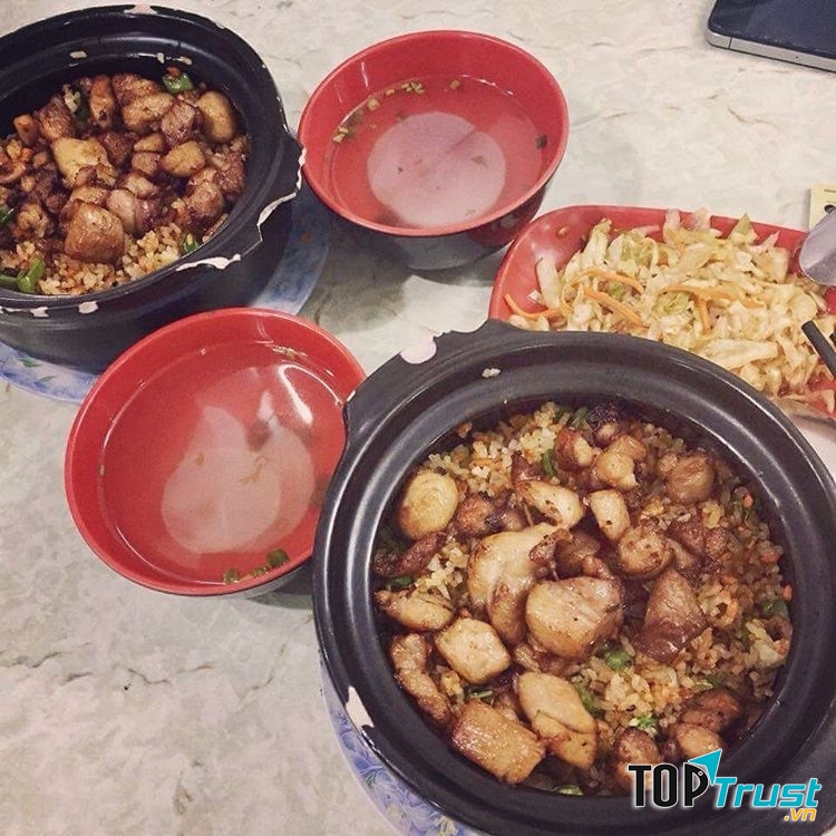 Quán sẽ là địa điểm thích hợp cho những người thích thưởng thức cơm cháy.