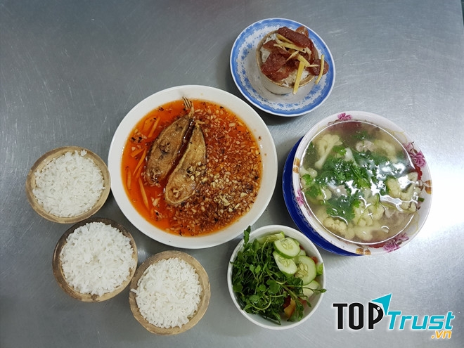 Những món ăn kèm cơm thố rât đa dạng