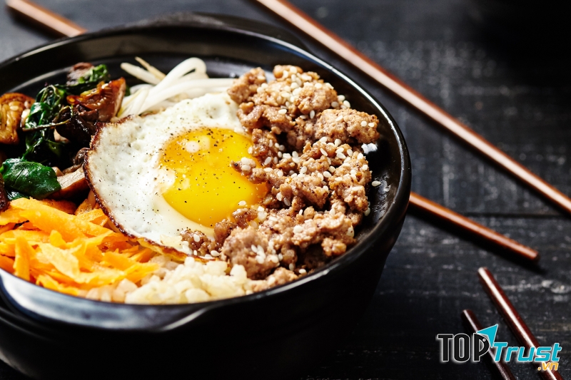 Cơm trộn Bibimbap Hàn Quốc