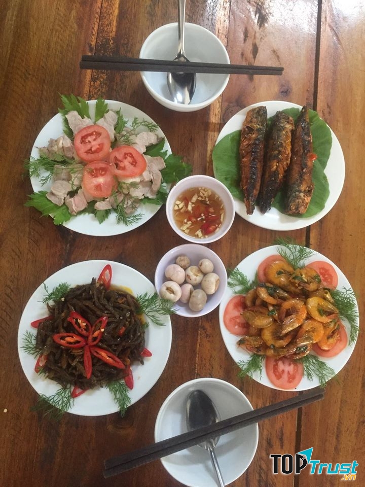 Cơm Văn Phòng Phố Đỏ