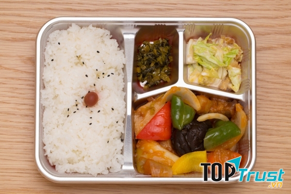 Khay thức ăn đảm bảo vệ sinh