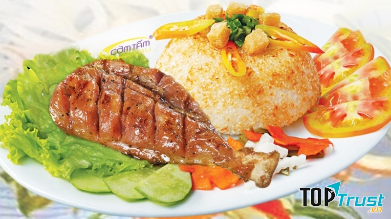 Đến với Cơm Cali, bạn sẽ tha hồ lựa chọn cơm và những món ăn khác nhau