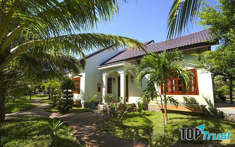 Con Gà Vàng Resort