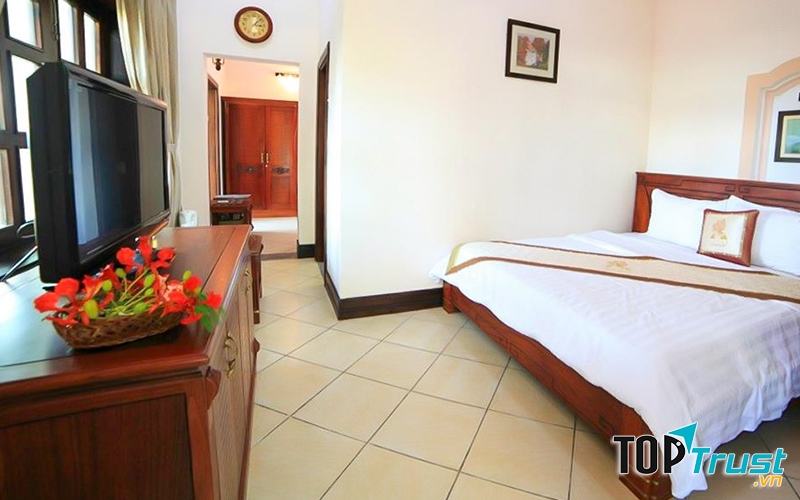 Con Gà Vàng Resort