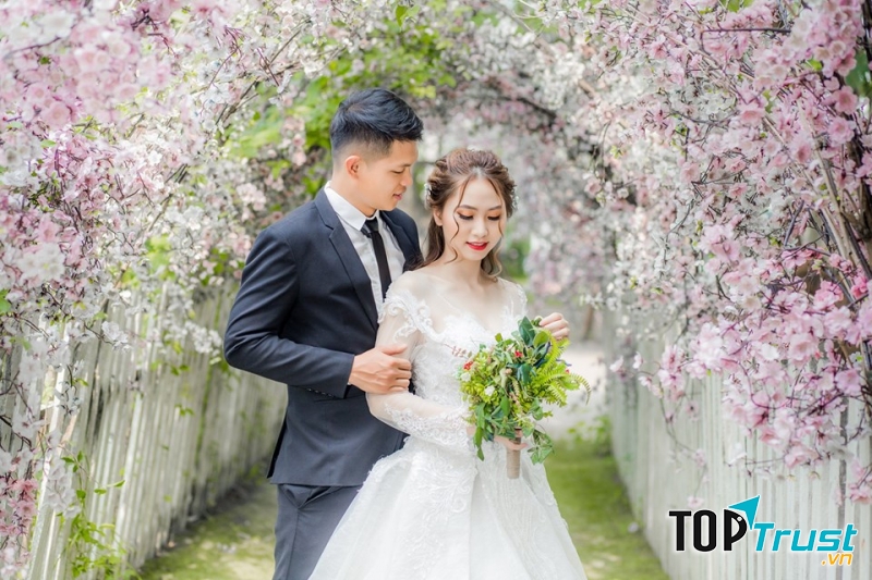 Chụp hình cưới trên Đỉnh núi Tình Yêu