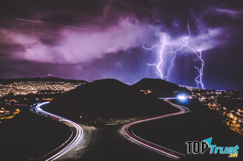 Cơn giông bão ﻿ở Twin Peaks, San Francisco.