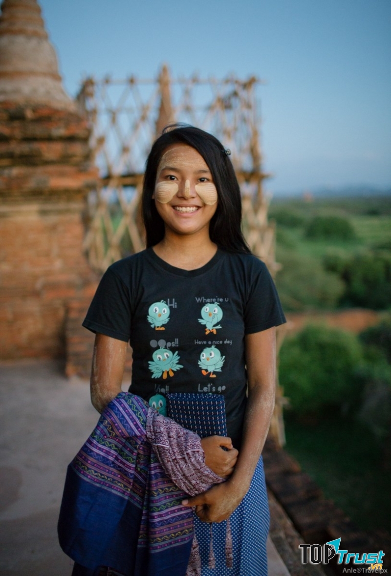 Con người và nắng Bagan