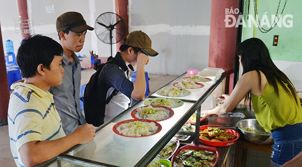 Con nợ của căng tin KTX