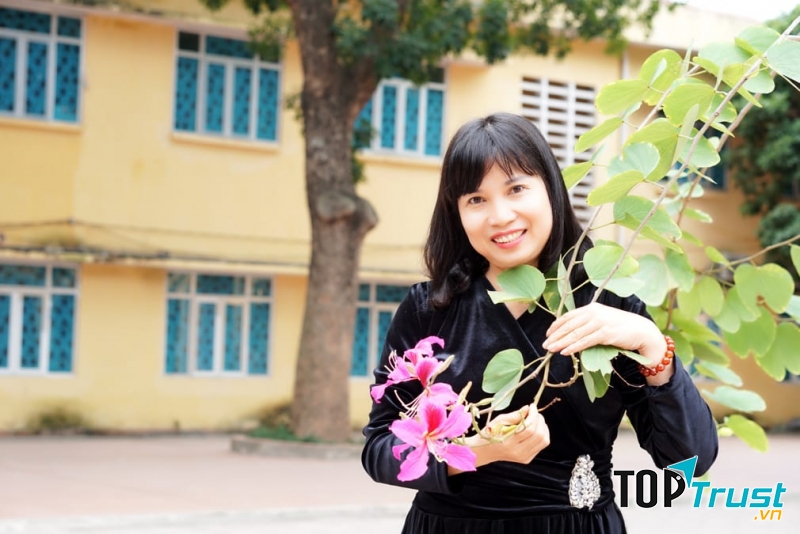 Ảnh chân dung nhà thơ Mai Lan