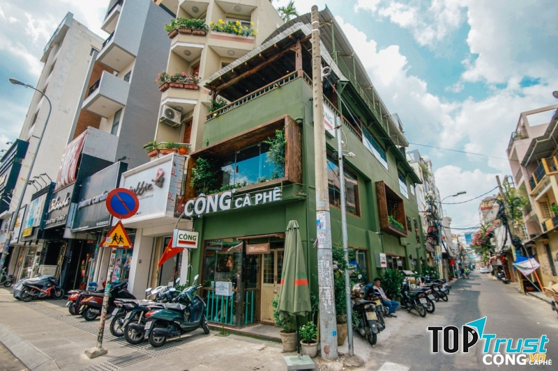 Màu xanh đặc trưng của Cộng Cà Phê