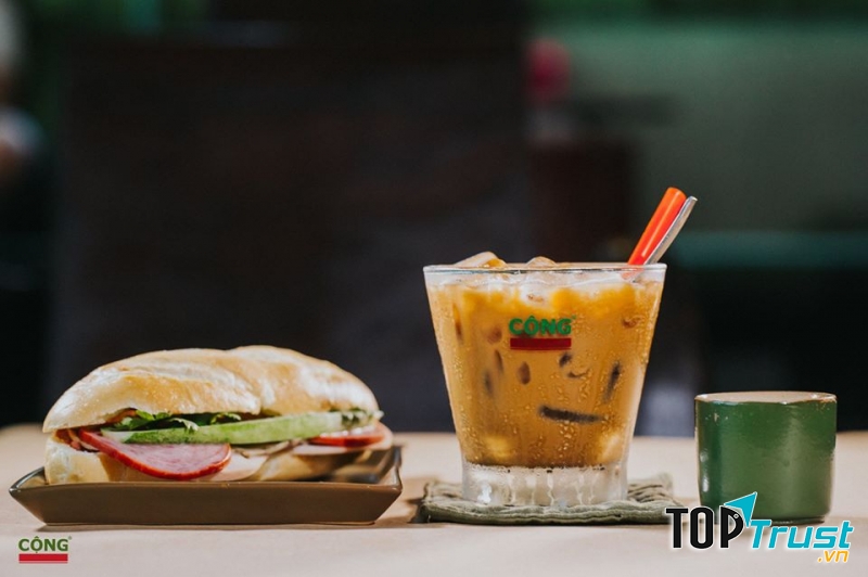 Đồ ăn, đồ uống tại Cộng