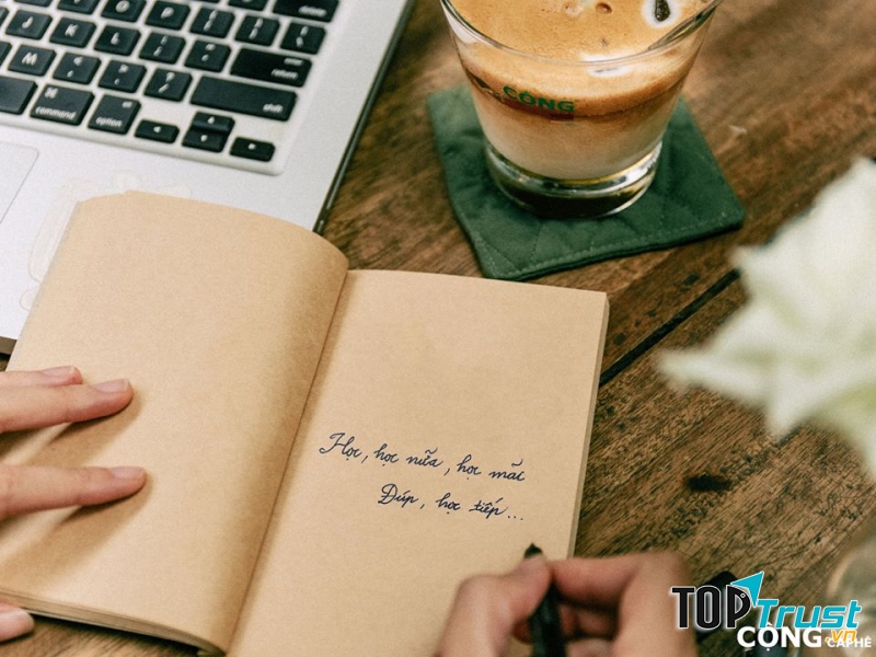 Cà phê tại Cộng Coffee