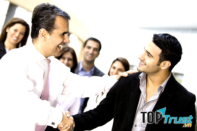 Công khai khen ngợi nhân viên