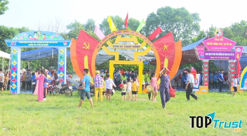 Cổng trại hình búp măng non