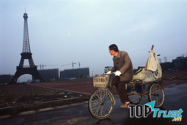 Bản sao tháp Eiffel ở Trung Quốc