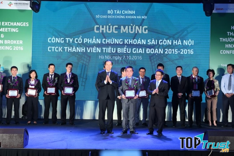 SHS - công ty lớn nhất sàn chứng khoán Việt Nam