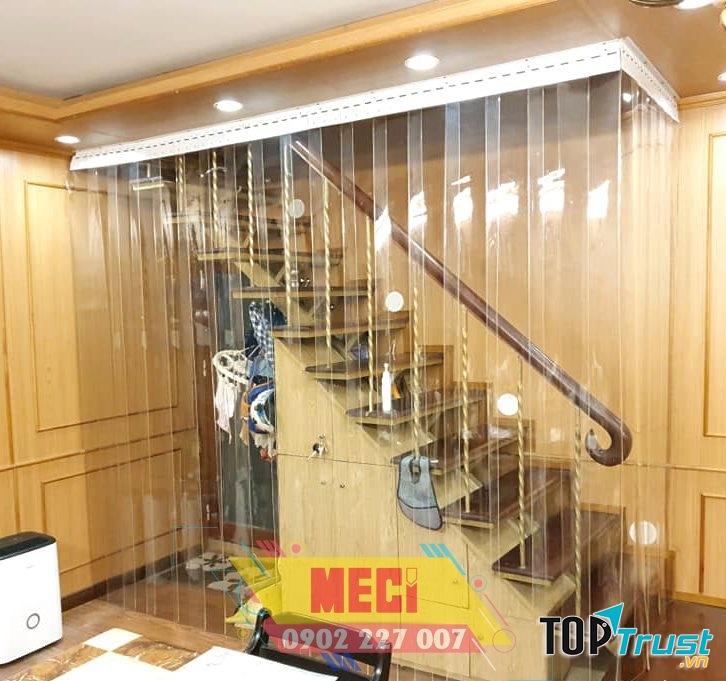 Sửa dụng rèm nhựa ngăn lạnh cho nhà ở.