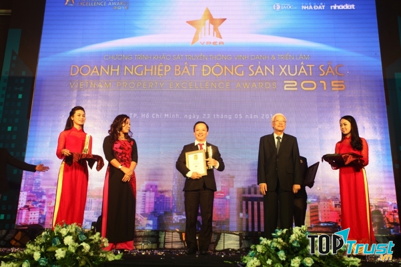 Hưng Thịnh Land được vinh danh tại buổi lễ trao giải Doanh nghiệp Bất động sản xuất sắc năm 2016