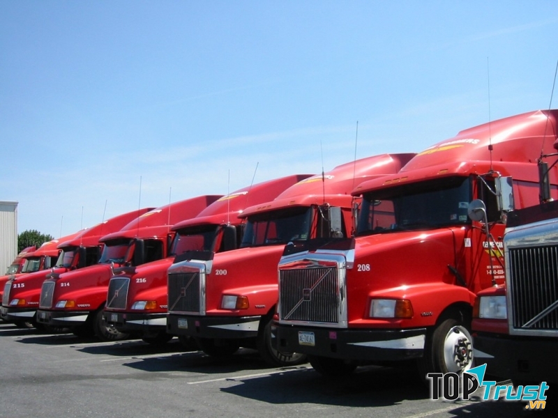 Dàn xe đầu kéo container của công ty cổ phần thương mại vận tải á Đông