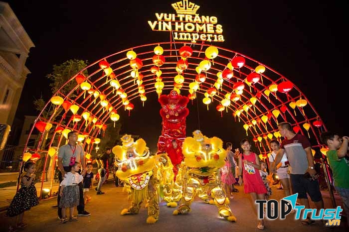 Với kinh nghiệm hơn 10 năm trong linh vực sự kiện, nhân viên được đào tạo vững chuyên môn, lên ý tưởng chi tiết, thiết kế sáng tạo khả năng điều hành sự kiện tốt.