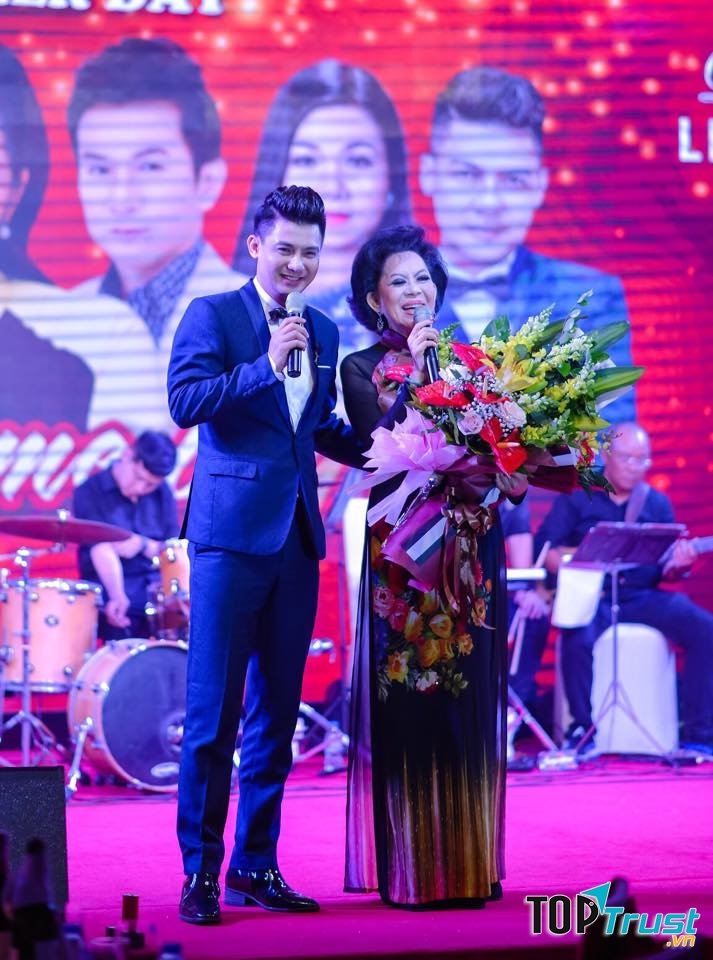 Công ty Tổ Chức Sự Kiện Tuấn Việt cung cấp MC ngoài yếu tố ngoại hình, khả năng ăn nói thì kiến thức rộng, vốn từ phong phú và cái “duyên” trên sân khấu