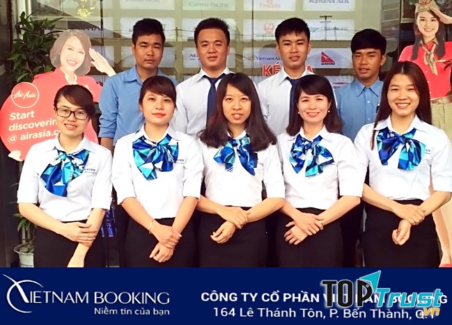 Đội ngũ tư vấn của Vietnam Booking tại văn phòng Quận 1, TPHCM