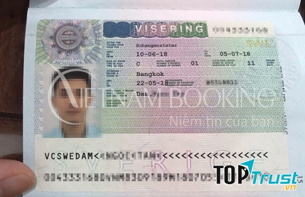 Khách hàng của Vietnam Booking nhận visa