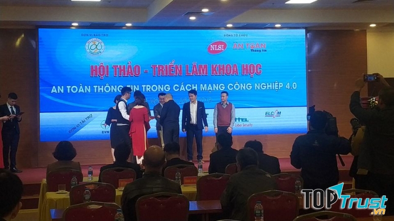 Công Ty Công Nghệ ELCOM