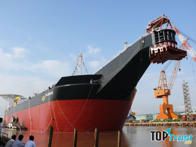 Kho nổi chứa dầu của Công ty TNHH MTV Đóng tàu Nam Triệu