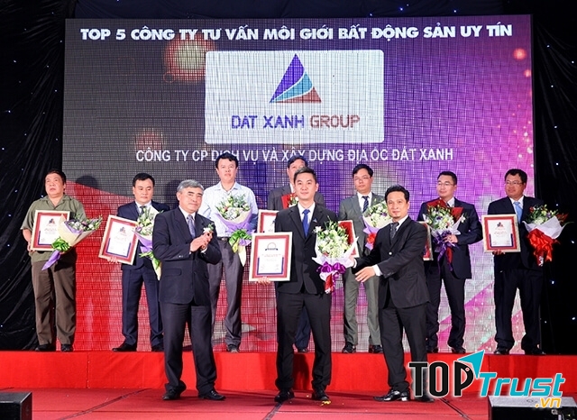 Công ty CPDV&XD Địa Ốc Đất Xanh nhận giải thưởng Top 5 Công ty tư vấn môi giới bất động sản 2016