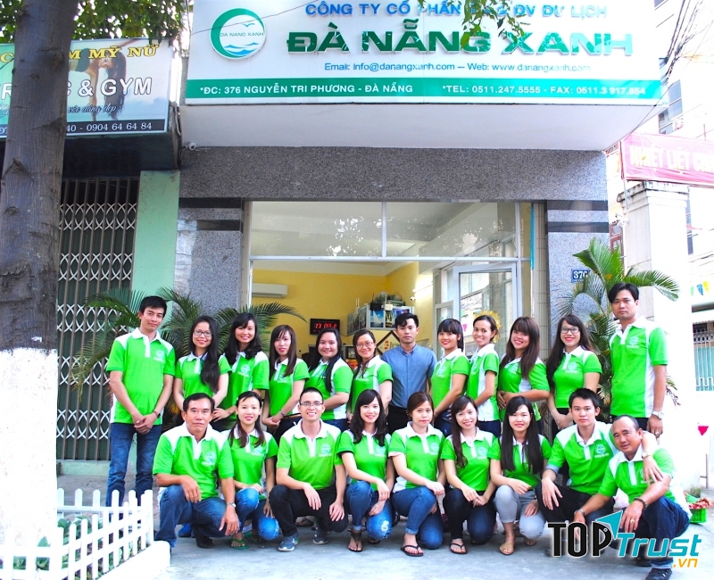 Tập thể công ty CPTM & DV Đà Nẵng Xanh