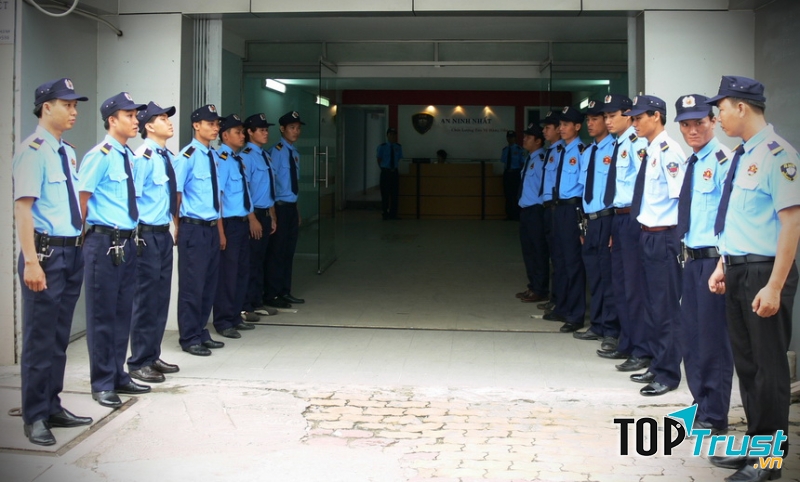 Đội ngũ bảo vệ tại An Ninh Nhất đều được đào tạo bài bản, kỹ năng xử lý tình huống, sức khỏe và thái độ làm việc luôn tốt nhất, đảm bảo an toàn cho tài sản, tính mạng của khách hàng