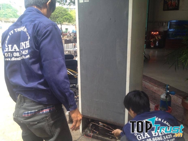 Nhân viên điện lạnh Gia Định phục vụ tận nhà cho bạn