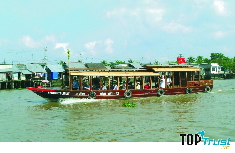 Mekong Delta Explorer tự hào là thương hiệu của thổ địa. Đội ngũ hướng dẫn viên chính hiệu bản xứ