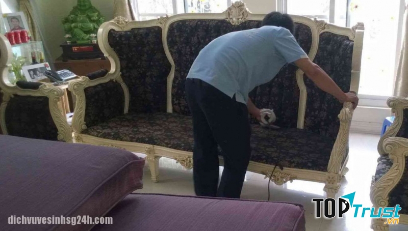 Dịch vụ giặt ghế sofa tại nhà Hà Nội không ngừng cải tiến, đầu tư trang thiết bị, máy móc hiện đại để phục việc vệ sinh ghế sofa tại nhà một cách tốt nhất.