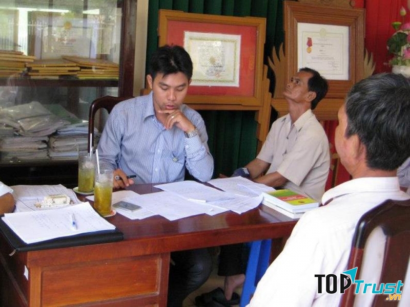 Đội ngũ luật sư tư vấn cho khách hàng