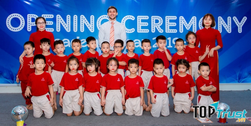 Công Ty May Sư Tử Vàng