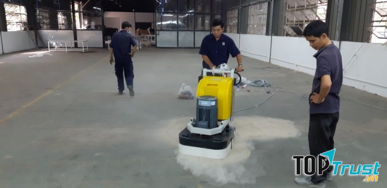 Mài sàn bê tông là công việc đòi hỏi sự tỉ mỉ, cẩn thận do đó các công việc thi công phải diễn ra dưới sự giám sát của đội ngũ nhân viên giỏi chuyên môn, giàu kinh nghiệm nhằm mang lại hiệu quả cao.
