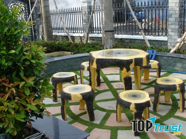 Công ty sản xuất ghế đá Hoàng Cúc Nhi