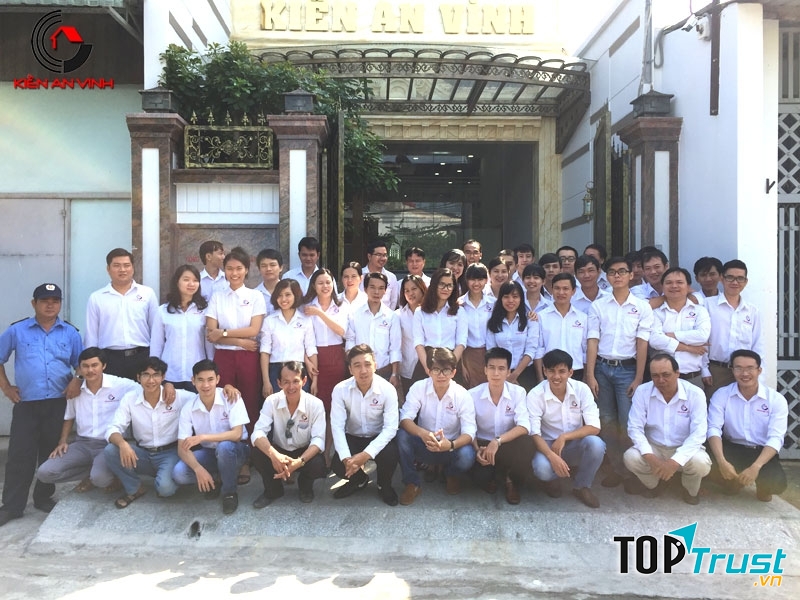 Đội ngũ nhân viên nồng cốt Công ty Kiến An Vinh