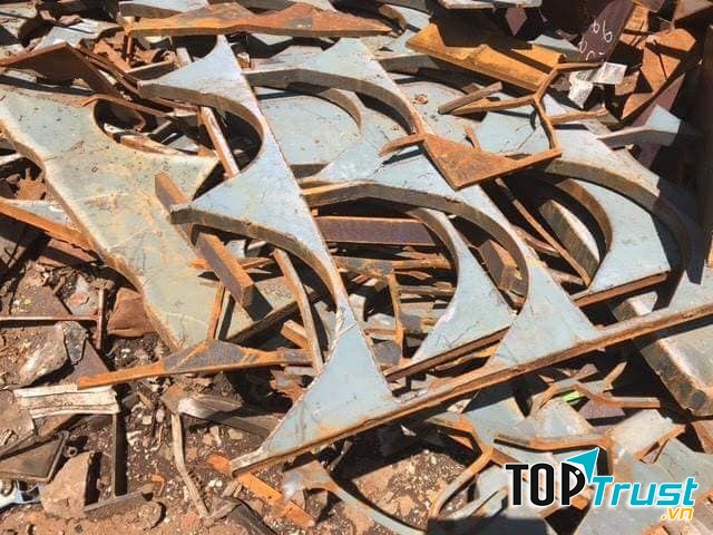 Công ty thu mua phế liệu Hương Giang