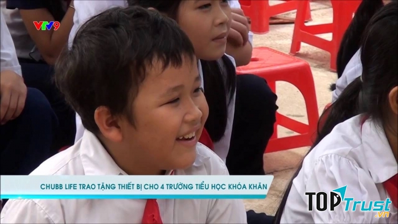 Chubb Việt Nam tặng thiết bị giáo dục cho các trường học