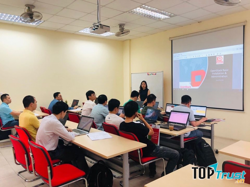 CÔNG TY TNHH CÔNG NGHỆ VÀ ĐÀO TẠO ROBUSTA