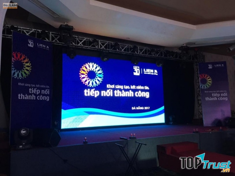 Công ty TNHH Ngọc Hiển chuyên cho thuê máy chiếu chất lượng cao