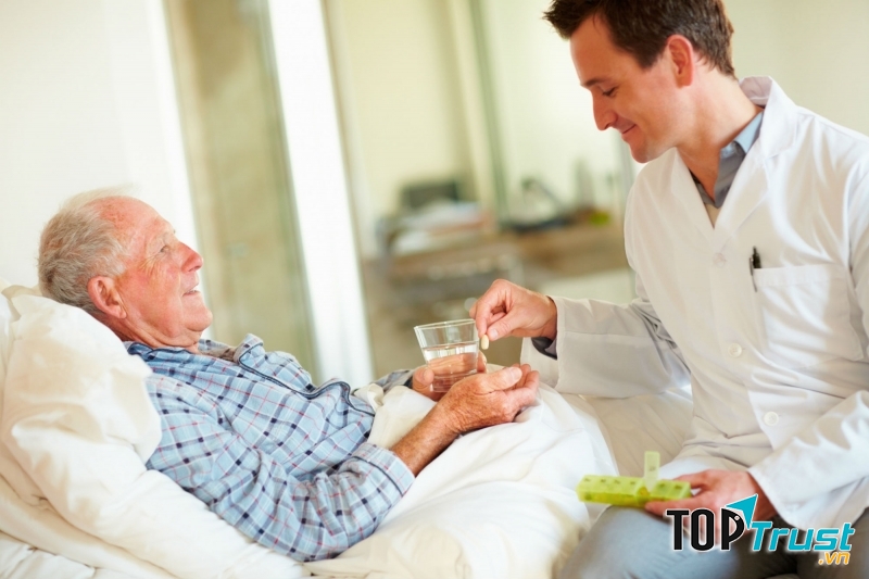 Chăm sóc người già tại nhà. Ảnh minh họa.