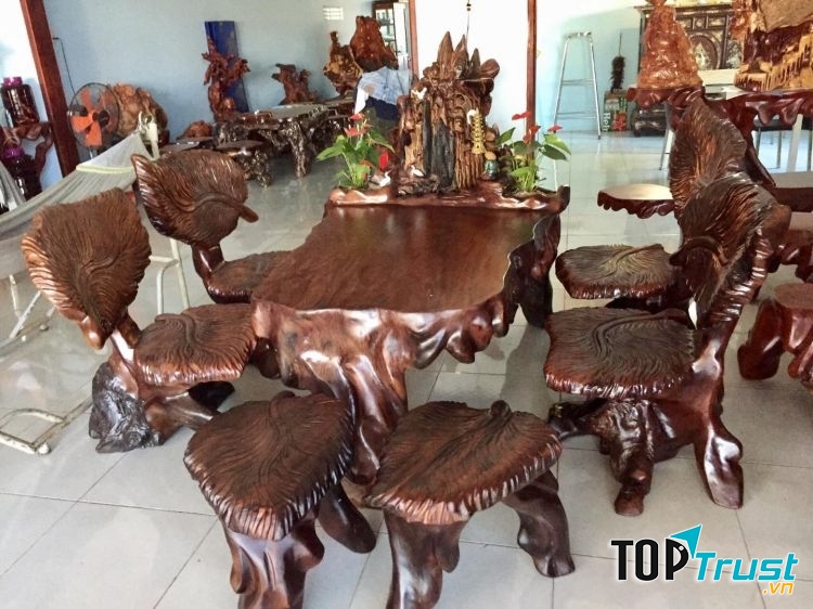 Công ty TNHH dịch vụ và thương mại Đức công