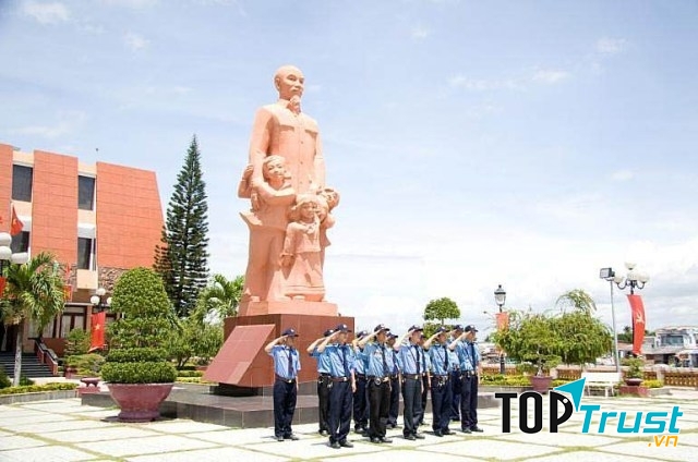 Mục tiêu mà mỗi năm tập thể nhân viên công ty Phương Nam luôn cố gắng hoàn thành chính là: an toàn, uy tín, trung thực, nhân văn để có thể đem lại những giá trị tốt nhất đến cho quý khách hàng.