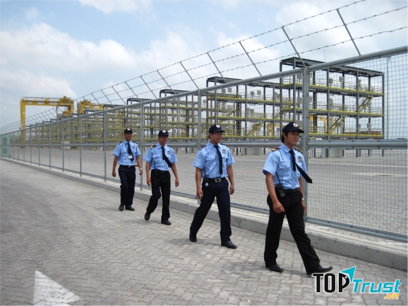 Công ty còn có dịch vụ bảo vệ riêng cho thân nhân với mức độ phục vụ 24/24, áp tải vận chuyển tiền và hàng hóa quan trọng. Đến với An Phú Thăng Long, niềm tin của bạn sẽ được bảo vệ tối ưu nhất.