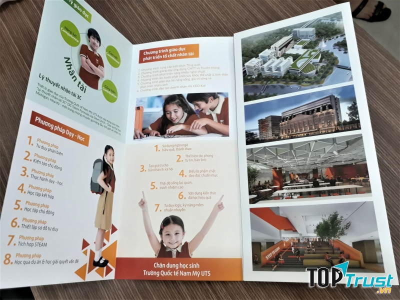 Mẫu thiết kế catalogue độc quyền, không trùng lặp với bất kì sản phẩm nào đã có trước đó.